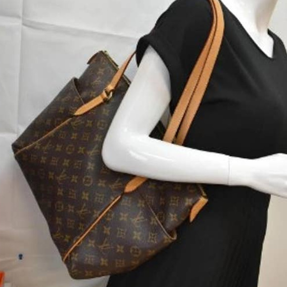 Louis Vuitton Handbags - 💎✨BEAUTIFUL✨💎AUTHENTIC Louis Vuitton Monogram Totally MM Tote Bag